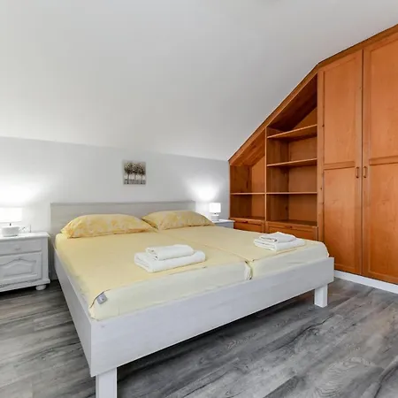 Nyaraló Kate Pašman